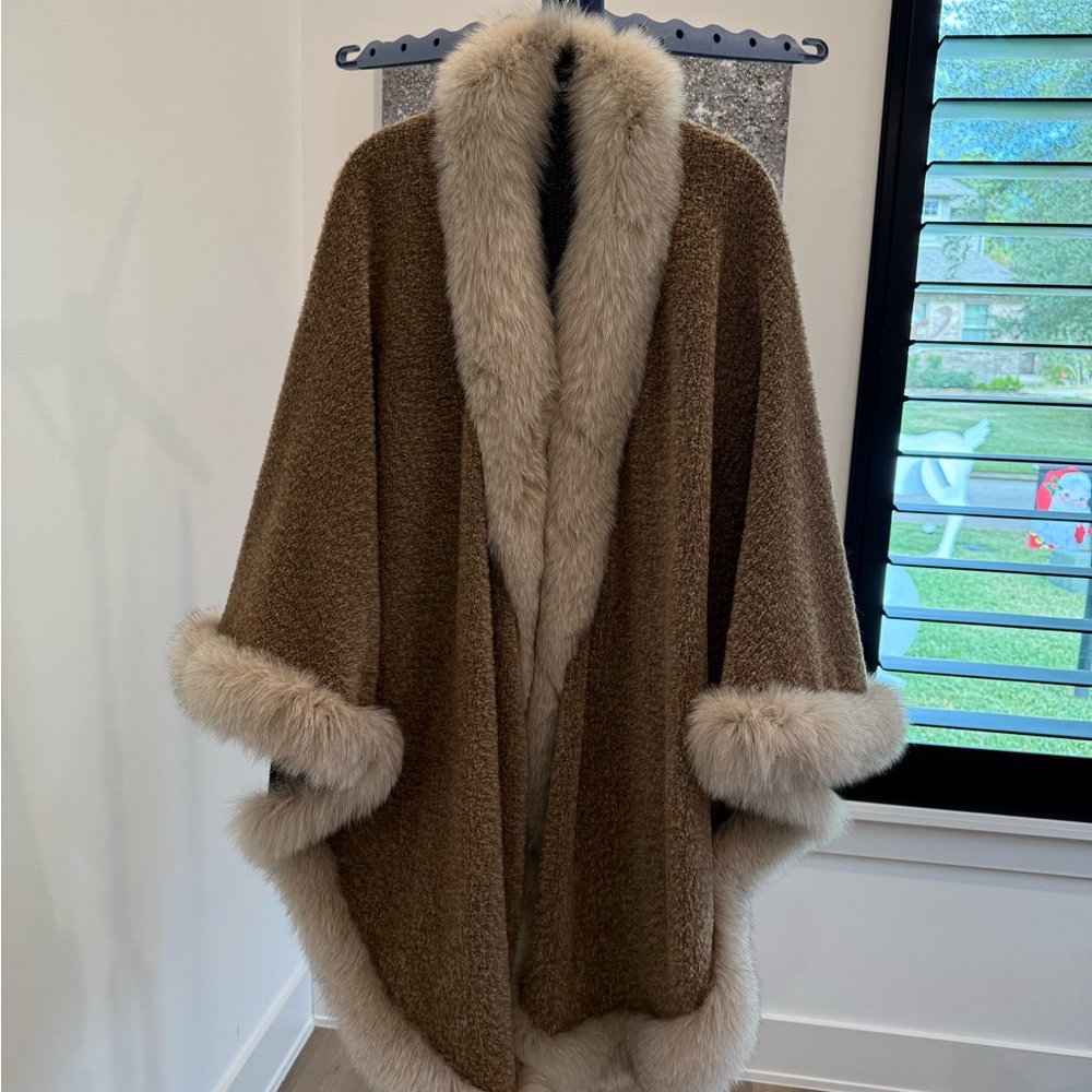 Luxurious Blush Genuine Fox Fur-Trimmed Cape